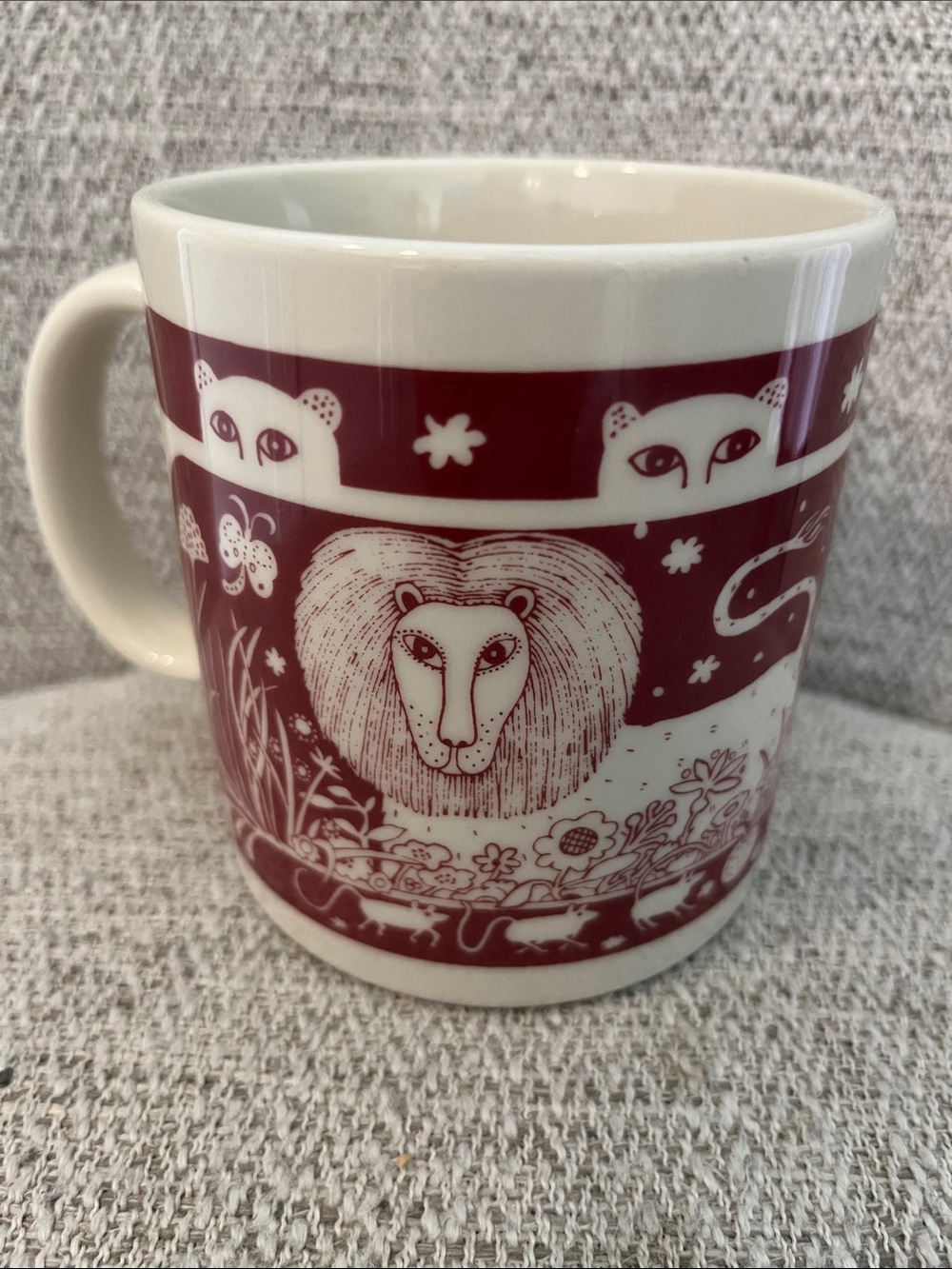 Vintage Taylor & Ng 1978 Jungle Cats mug Lion Cheetah mice burgundy red Japan